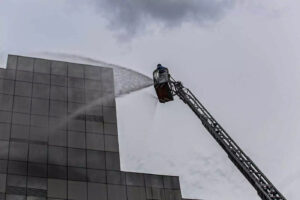 Ação, que contou com o apoio do Corpo de Bombeiros, da Polícia Militar e do Hospital Unimed, teve a participação de quase 100 pessoas