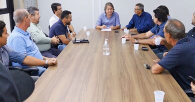 Deputado Caravina discute melhorias das estradas vicinais com prefeito e produtores rurais de Aquidauana
