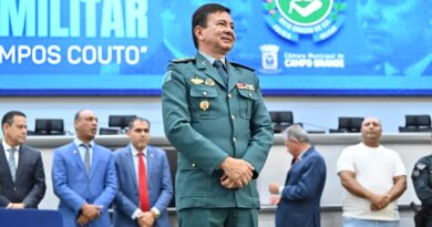 Coronel Villasanti outorga medalha do mérito legislativo tenente coronel PM Benedito Campos Couto a policiais militares