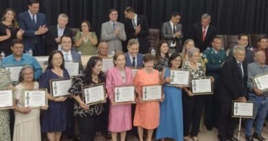 Reconhecimento em vida: Com título e comenda, Câmara homenageia quem fez e faz por Jateí