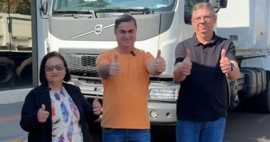 Jateí celebra chegada de mais dois caminhões para reforçar a frota municipal