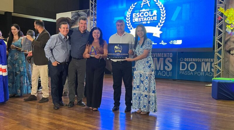 Jateí: Jovelino Clestino dos Santos recebe prêmio estadual de Escola Destaque em Alfabetização