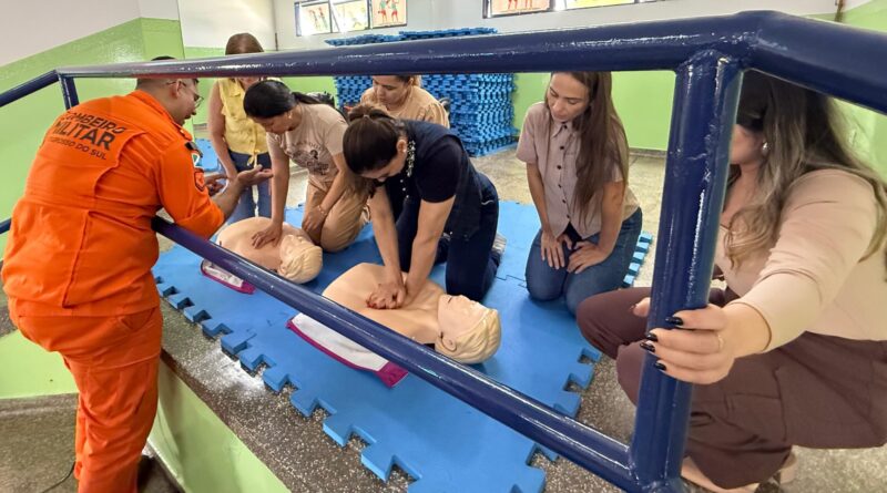 Compromisso com ensino e a vida: Vicentina capacita para socorrer e faz formação para ensinar