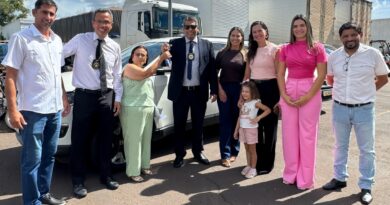 Jateí: Prefeitura celebra parceria com Receita Federal com doação de veículo e pneus para a frota