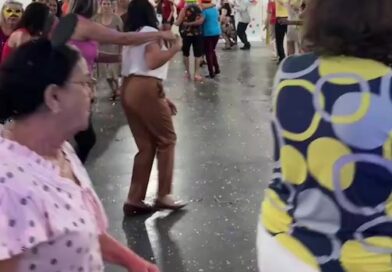 Conviver de Jateí fez a festa com animado baile de carnaval