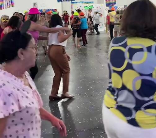 Conviver de Jateí fez a festa com animado baile de carnaval