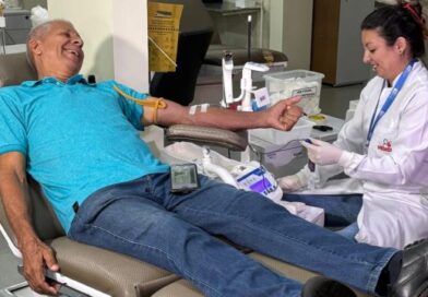 Ato de amor ao próximo e à vida: Com a filha, pai encerra trajetória de 52 anos como doador de sangue