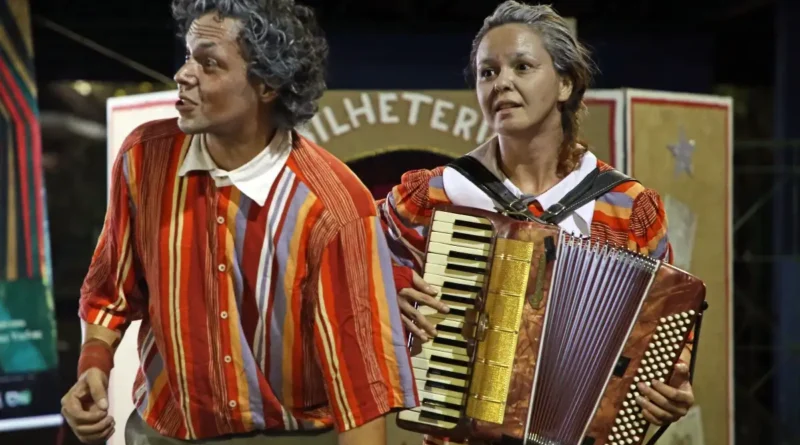 Valorizando a pessoa idosa, Carreta da Cultura estaciona hoje em Vicentina com teatro para toda família