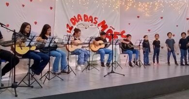 Amor à elas: Em Vicentina, crianças do projeto social de violão abrem semana de homenagem às mães