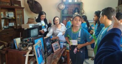 Em Jateí, prefeita e estudantes conhecem “Sala da Memória” do Sítio São Pedro