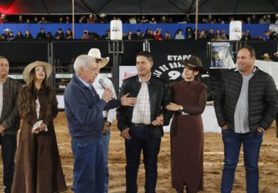 Público e autoridades prestigiam festa dos 39 anos de Vicentina