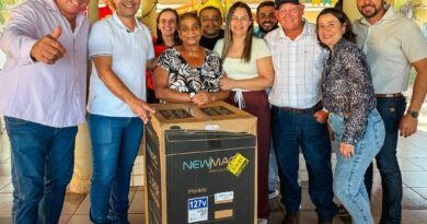 Shows de prêmios e festas às mães em Vicentina são destacados na Câmara