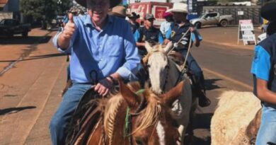 André Puccinelli: Ex-governador vira atração na cavalgada de Fátima do Sul