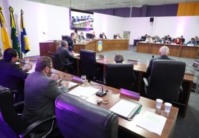 Dourados: Câmara aprova delegação de competências do prefeito e inicia análise de regra previdenciária