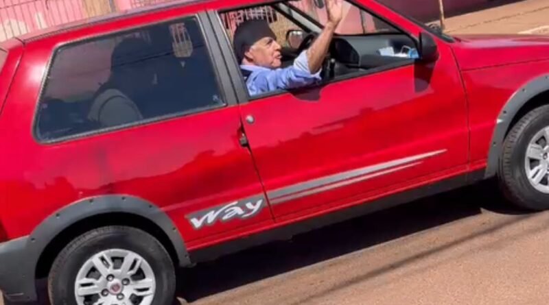 Uno vermelho: Carro popular é uma das estrelas da campanha de André Puccinelli