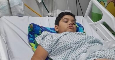 Família faz campanha para ajudar menino de 8 anos após 10 cirurgias