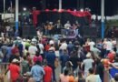 Feira de sexta em Vicentina tem animação de Mazinho e Luciano para embalar o som no ambiente