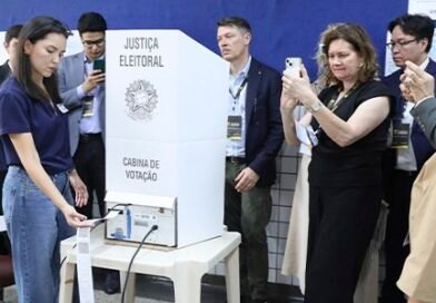 Representantes de 46 países conhecem de perto votação e apuração das eleições no Brasil